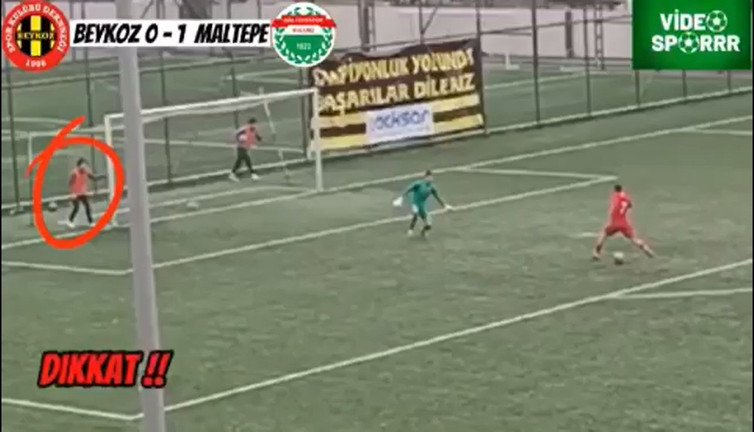 İnanılmaz olay! Top toplayıcı ağlara giden topu çıkardı!