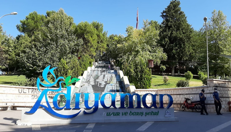 3 günde 888 adrese karantina