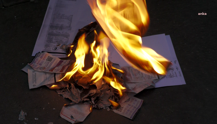 İzmir'de “Zamlar Geri Alınsın” protestosu