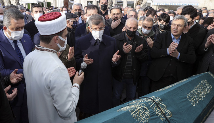 Ahmet Davutoğlu'nun kayınpederi son yolculuğuna uğurlandı