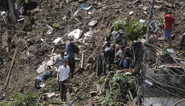 Sel felaketinde 104 kişi öldü