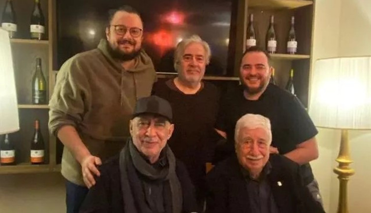 Uğur Yücel'den 'Ustalarım ve çocuklarım' fotoğrafı