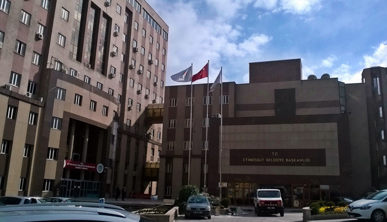 MHP'li belediyeden milyonluk ihale! Tanıdık bir MHP'liye gitti