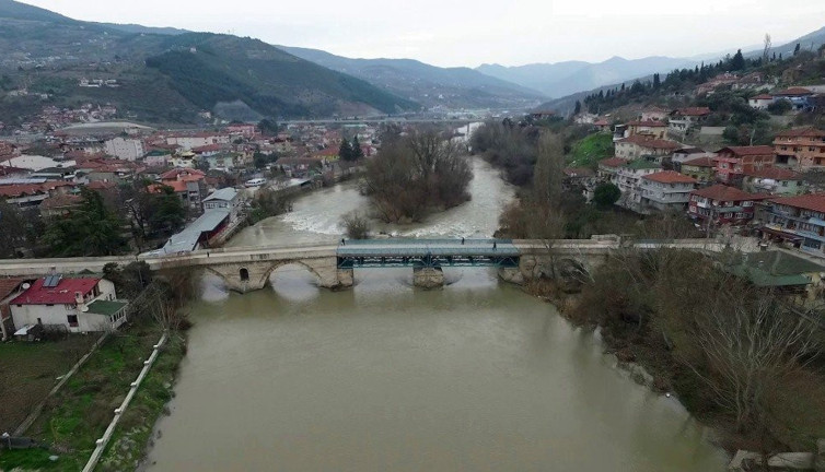 527 yıllık tarihi olan köprü bakın ne halde!