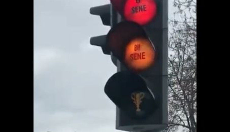 Trabzon’daki trafik ışıklarında Trabzonspor ayrıntısı! Görenleri heyecan bastı