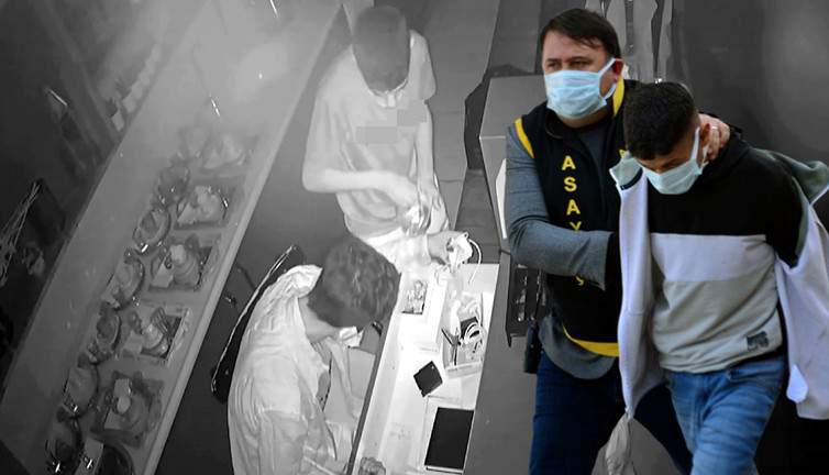 Hırsızlar bahşiş kutusunu bile çaldı! O anlar kamerada…