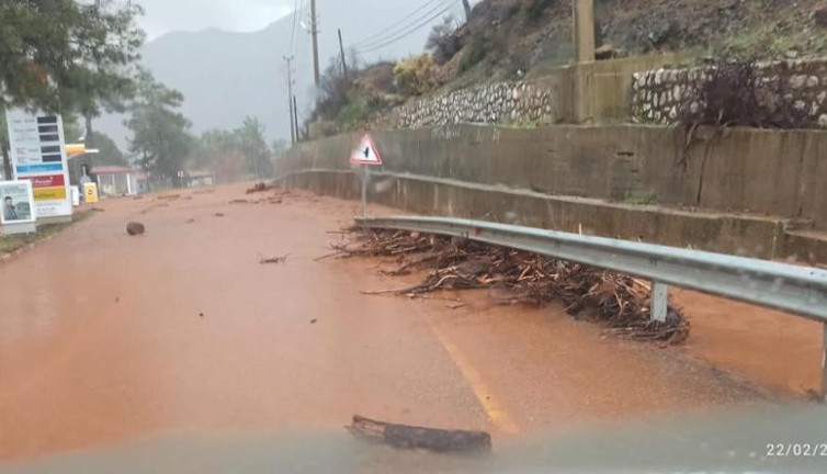 Marmaris’te yollar göle döndü