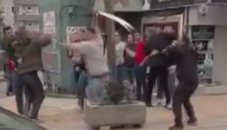 Zülfikar kılıcını çekti kavgaya girdi