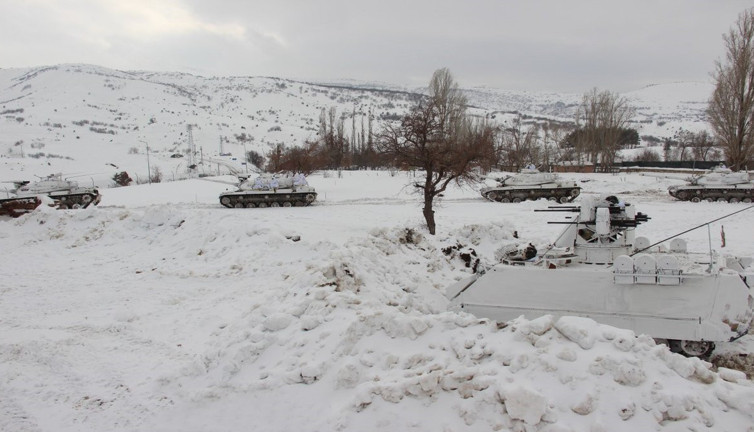 Mehmetçikten karla kaplı bölgede eğitim