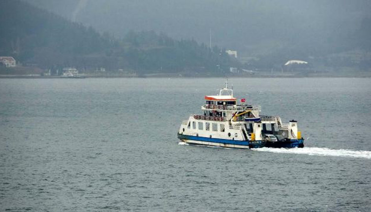 Bozcaada'da feribot seferlerine fırtına engeli