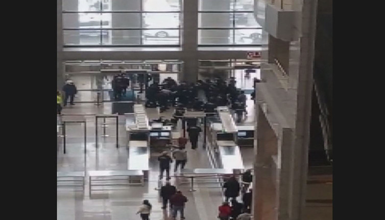 İstanbul Adliyesi’nde hareketli anlar! İçeri giremeden gözaltına alındı…