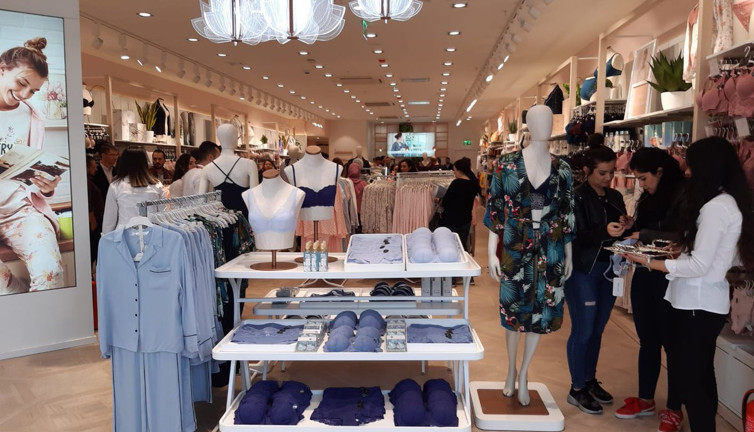 Türk markaları Ukrayna'da 200 mağaza kapattı