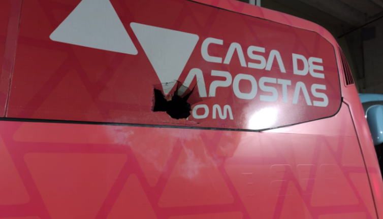 Futbol takımına alçak saldırı