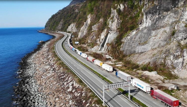 Ülkeye girişlerde PCR zorunluluğu kalkıyor. Karar sevinçle karşılandı