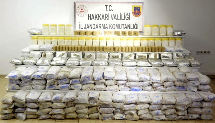 Soylu duyurdu! Hakkari'de 250 kilogram eroin ele geçirildi…