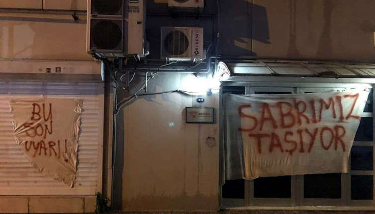 Göztepe'de futbolculara pankartlı tehdit