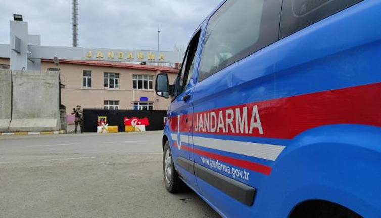 Liseli kız kendini rahatsız eden kişiyi kurşun yağmuruna tuttu