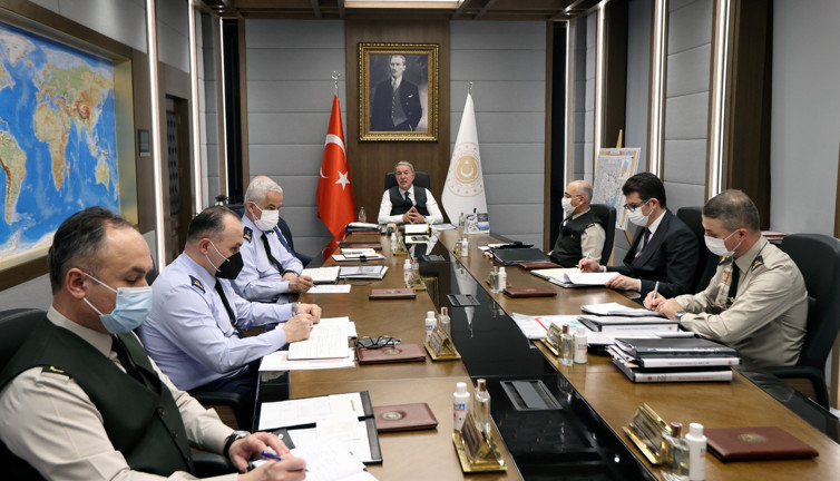 Milli Savunma Bakanı Akar, birlik komutanlarıyla toplantı yaptı