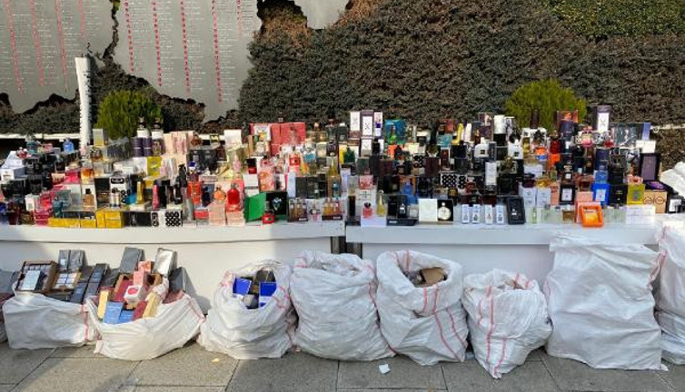 Fatih'te 7 milyon 500 bin liralık sahte parfüm ele geçirildi