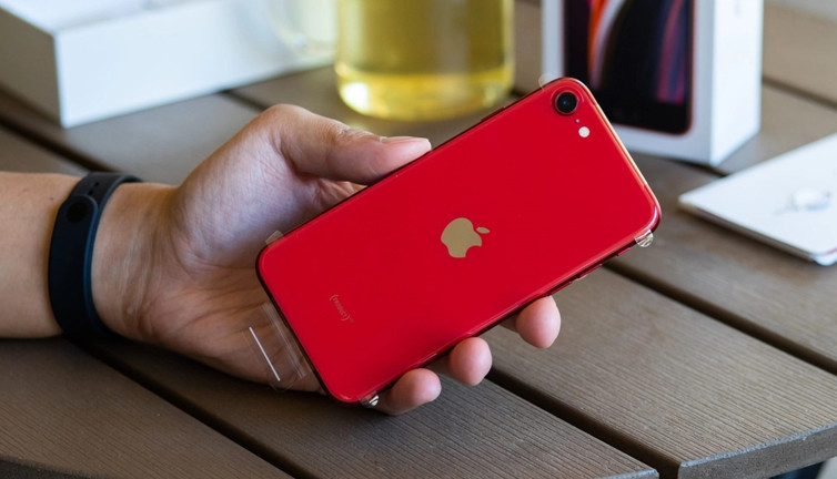 Apple, iPhone SE 3’ün tanıtılmasıyla o model güncellemeleri sona erecek!