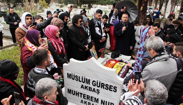 Müslüm Gürses ölümünün 9. yılında mezarı başında anıldı