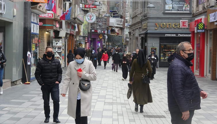 Trabzonlular maske takmayı sürdürüyor