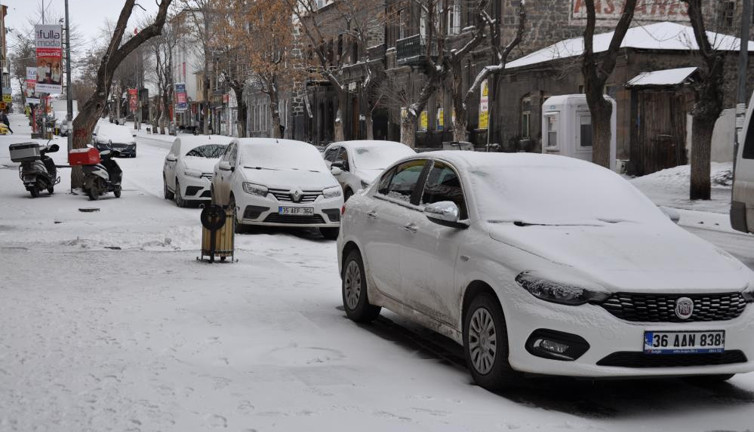 Kars’ta okullara kar tatili