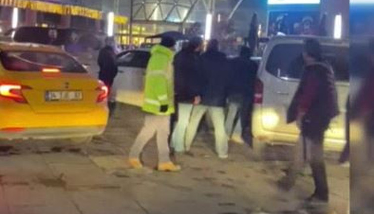 Taksici kahyasından VİP taksi şoförüne dayak