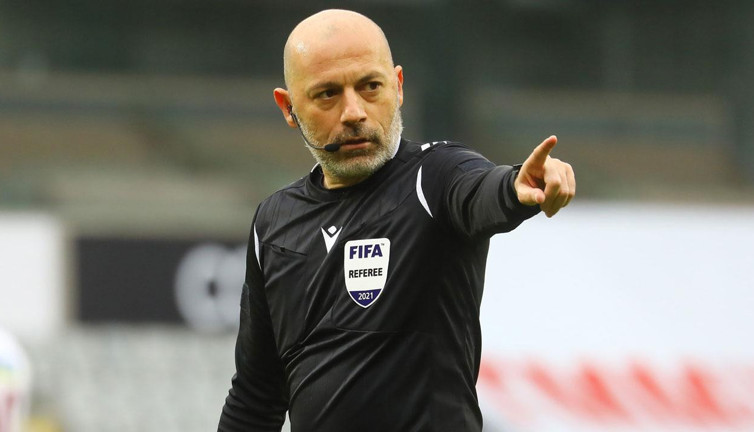 Cüneyt Çakır transfer oldu. Artık Süper Lig'de maç yönetmeyecek