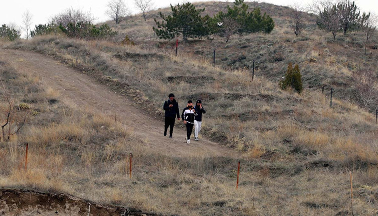 Piknik yapmak için çıktıkları dağda kayboldular