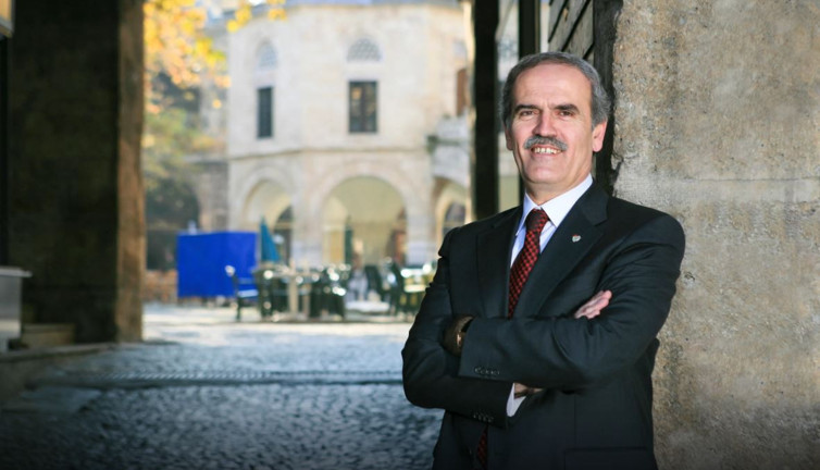 Recep Altepe eski korumasını vurdu