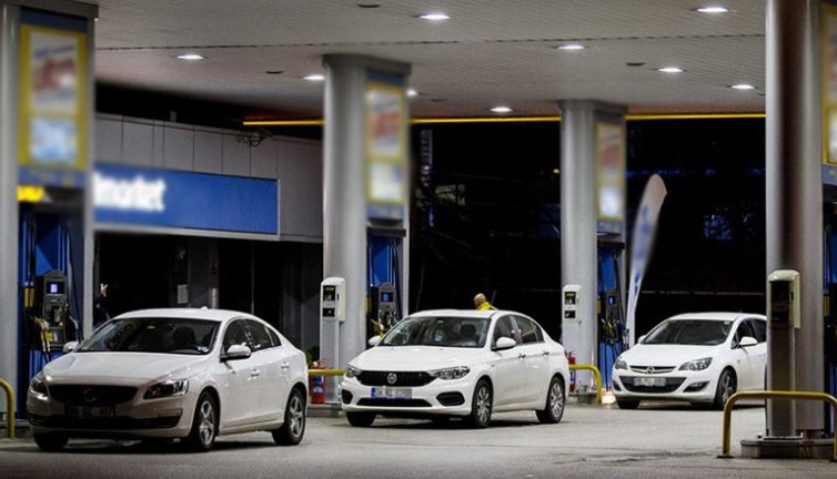 Vatandaşlardan akaryakıt zammı isyanı: Arabaları da sattıracaklar artık bisiklete döneceğiz