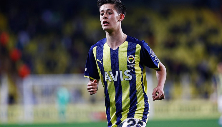 Fenerbahçe Arda'yı kaptırmak istemiyor. Yeni sözleşme imzalıyor