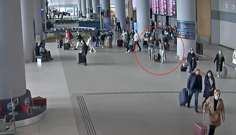 Havalimanında kadın yolcunun çantasından çıktı! Değeri 350 bin lira...