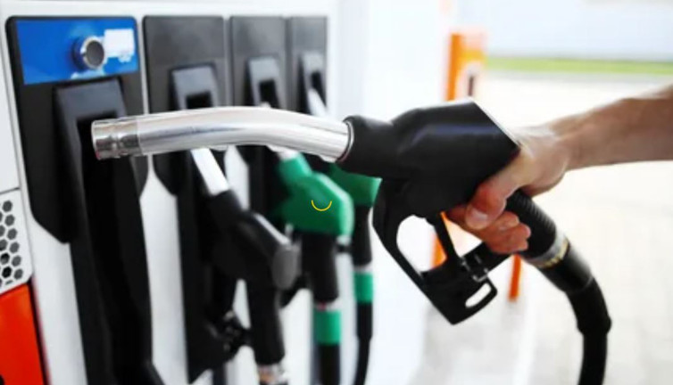 Mazot ve benzinin ay sonunda kaç TL olacağını açıkladı