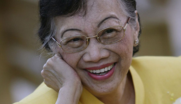 Elinin hamuruyla(!) koca bir diktatörlüğü deviren ev hanımı