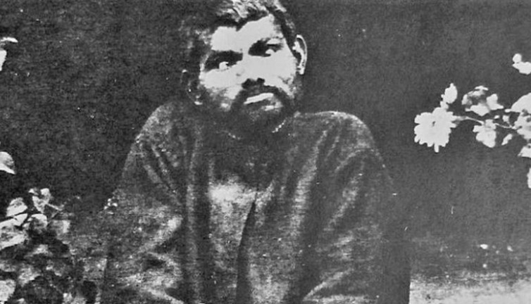 Ormanda kurtlar tarafından büyütülen, dolunayda uluyup, çiğ et yiyen çocuk