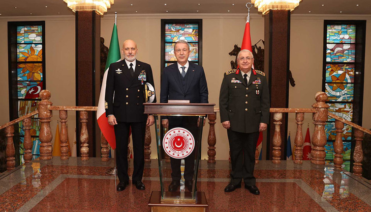 Bakan Akar, İtalya Genelkurmay Başkanı Dragone'u kabul etti