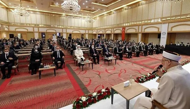 Vatandaşa lüksten kaçının diyen Diyanet’e lüks otel