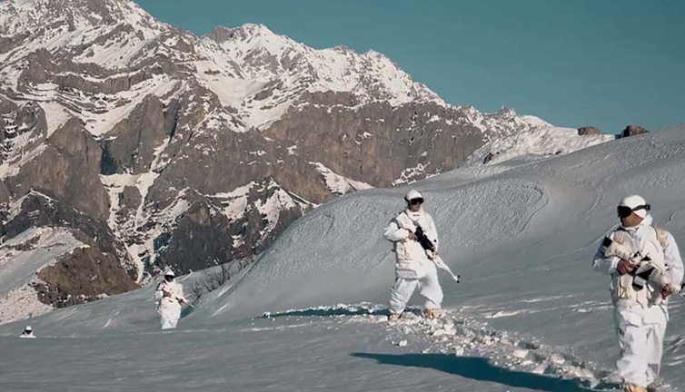 Mehmetçik eksi 40 derecede vatan nöbetinde! Hazır! Daima Hazır!