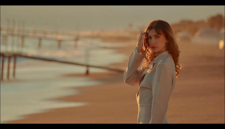 Genç müzisyen Esra Lora: İnsan aşkı için önce kendisiyle yüzleşmeli