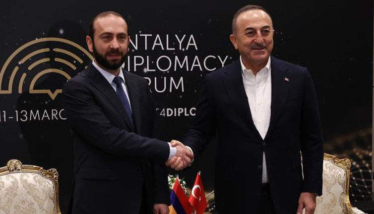 Çavuşoğlu'ndan Ermenistan Dışişleri Bakanı'na teşekkür
