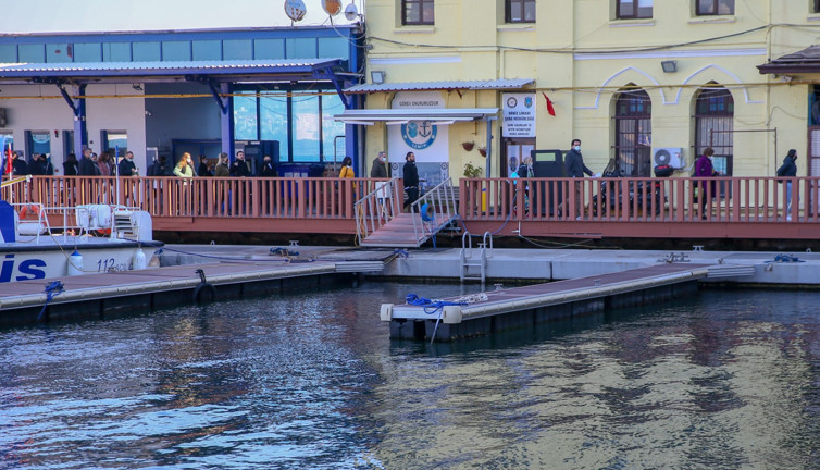 İzmir'de deniz suyu çekildi