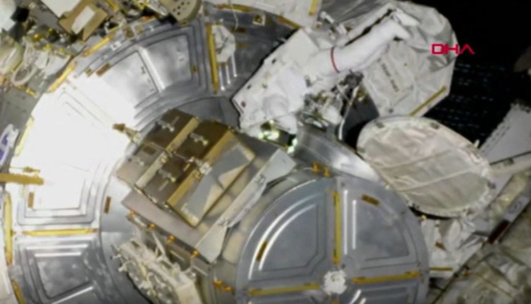 Nasa Astronotları uzay yürüyüşüne başladı