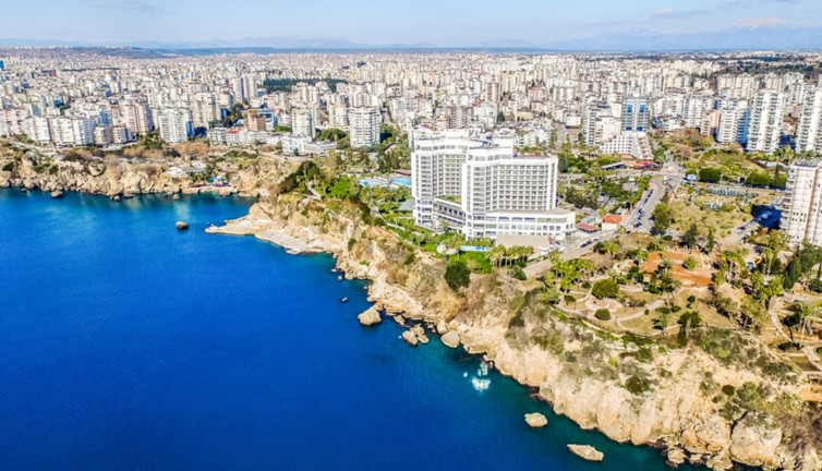 Ruslar geldi Antalya’da konut fiyatları coştu