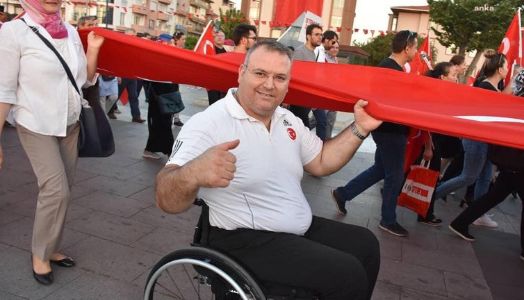 Milli sporcunun tekerlekli sandalyesi çalındı