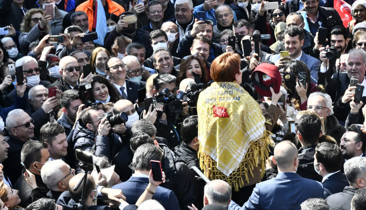 Çiftçi ve esnaf derdini anlatmaya Meral Akşener’e koştu