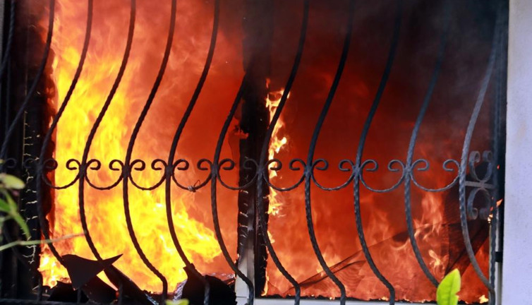 Yeni evli çifte gözyaşı döktüren yangın