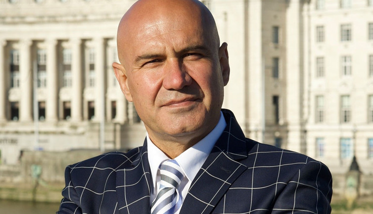 Bir zamanlar Erdoğan'ın en yakınındaki isim Turhan Çömez, Süleyman Soylu'yu Suriyeliler açıklamasından fena yakaladı