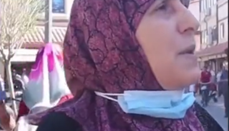 Başörtülü teyzenin sokak röportajında sakallı amcaya söylediği söz olay oldu